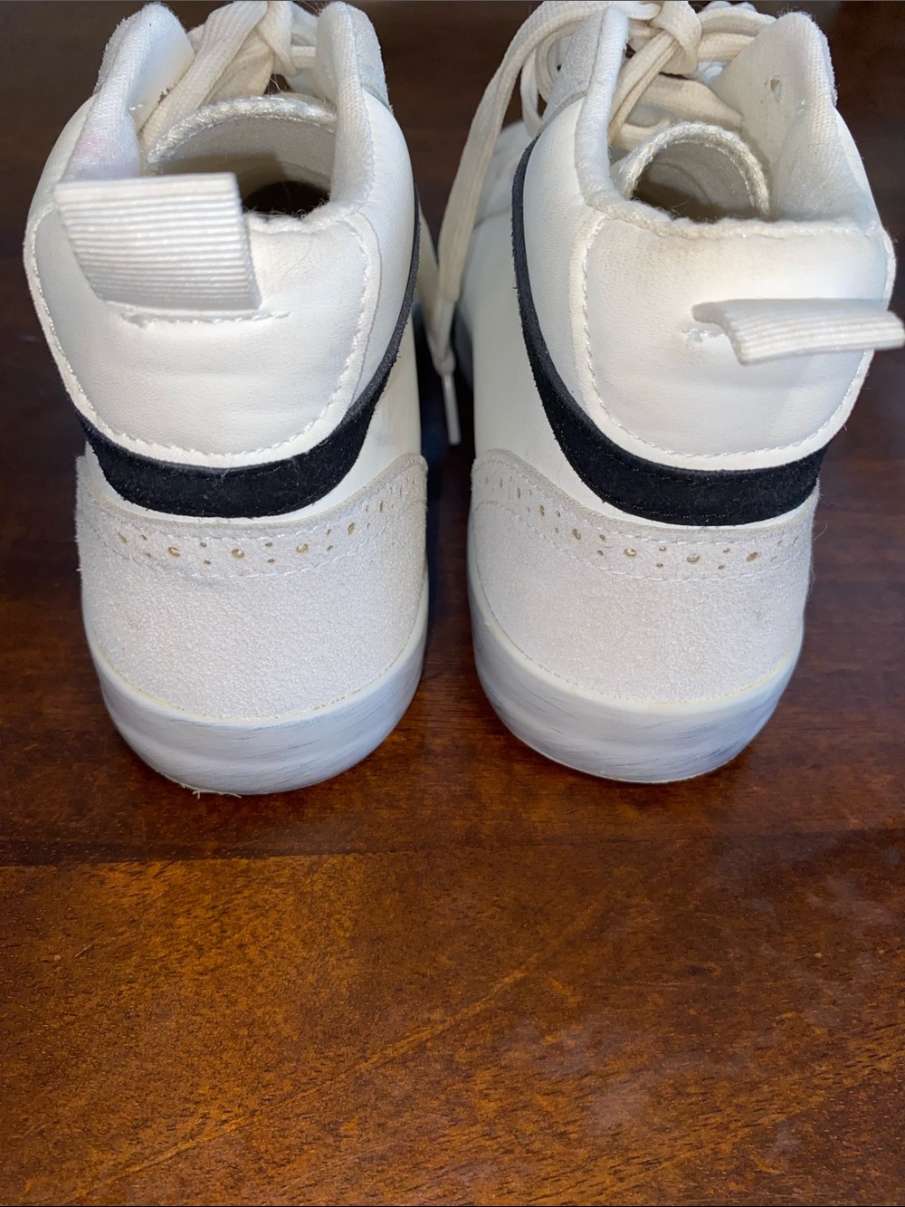 Yoki White High-Top Sneakers with Silver Star and Black Trim - Picture 3 of 5